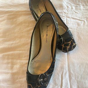 Ladies Bandolino Flats - Giraffe Print - Size 7